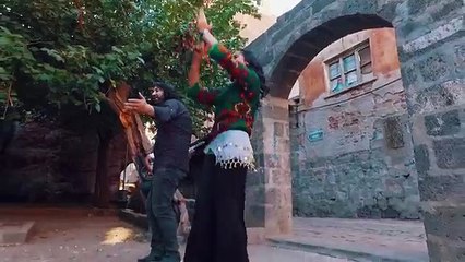 Ferdi Yaman - İçtiriyor