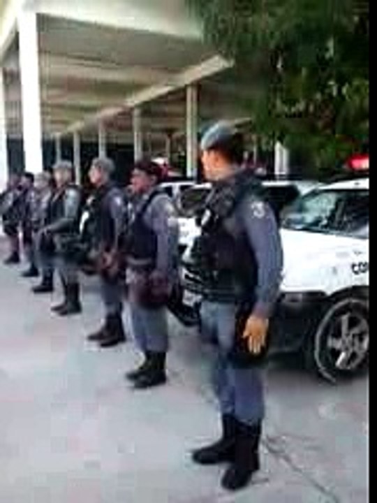 Homenagem da PMAM aos irmãos PMRJ que estavam no helicóptero que foi atigido.
