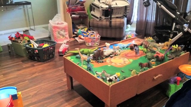 How we organize toys in the playroom!