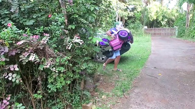 RECKLESS Frozen Elsa Crushes Spiderman Under Car w/ Joker vs Silicone Baby Spidergirl Hulk Superhero