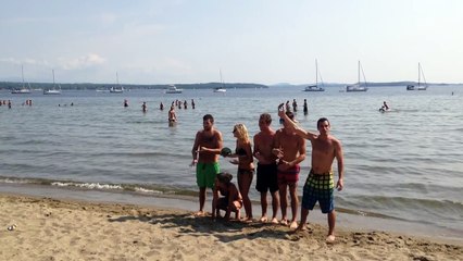 People are Awesome - Frontflip over 6 people at the beach!