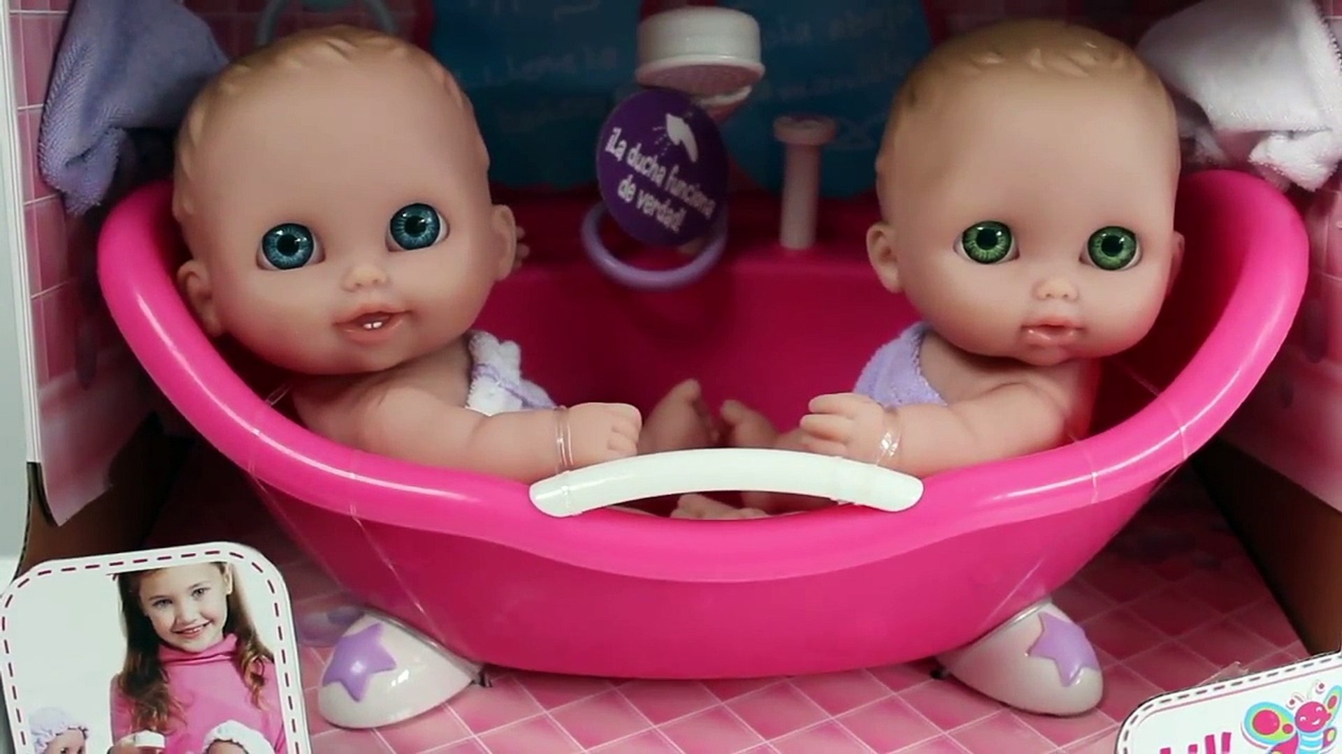 ⁣Twin Baby Dolls Bathtime Lil Cutesies Babies Bathtube w/ Shower How to Bath a Baby Doll Toy Videos