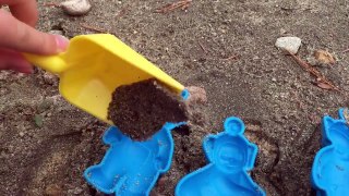TELETUBBIES Toys Sand Moulds On The Beach!-iJ6M7-VozFY