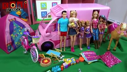 Arrumando o acampamento da Barbie