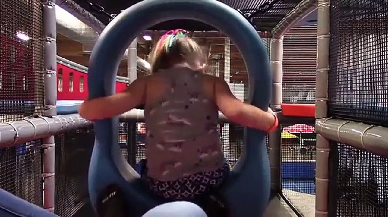 TRAMPOLINE FUN! Kids Jumping On Trampolines.VLOG ep.5.