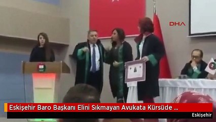 Eskişehir Baro Başkanı Elini Sıkmayan Avukata Kürsüde Konuşma İzni Vermedi