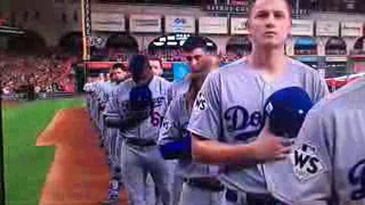 【メジャーリーグワールドシリーズでのアメリカ国歌斉唱】MLBワールドシリーズでアメリカ国歌を斉唱しています。