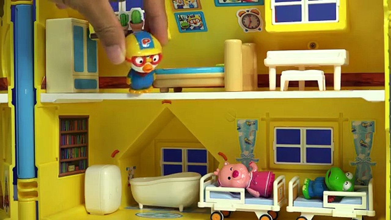 무서운이야기 설인귀신 뽀로로 2층집에 방문하다! 불을 안끄고 자면 나타나는 무시무시한 눈의 괴물