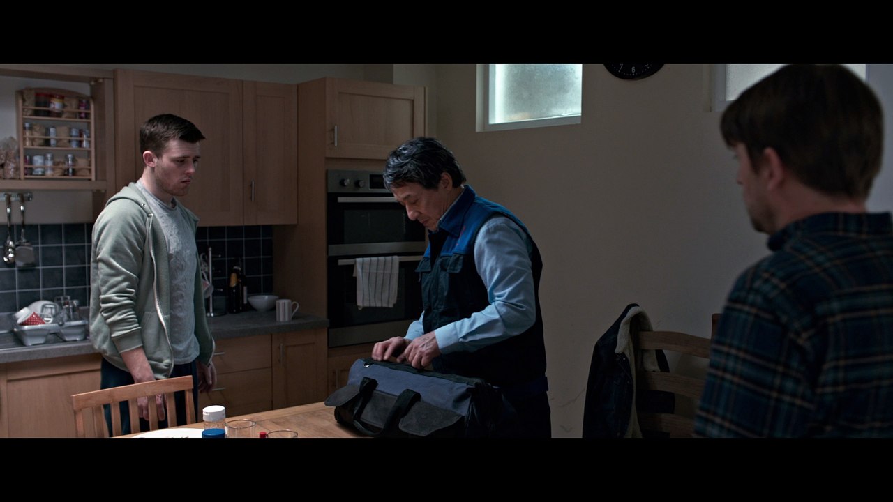 THE FOREIGNER - Extrait 6 "Ouvre la boîte - VOST