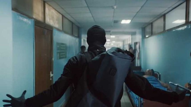 Des braqueurs dans un hôpital : la campagne choc contre l'évasion fiscale