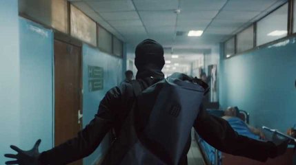 Des braqueurs dans un hôpital : la campagne choc contre l'évasion fiscale