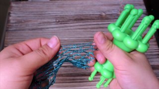 How to Loom Knit a Ruffled Scarf!