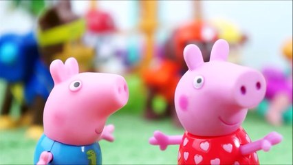 Pig George da Família Peppa Pig Patrulha Canina a Piscina e o Cocô no Parque! Em Portugues