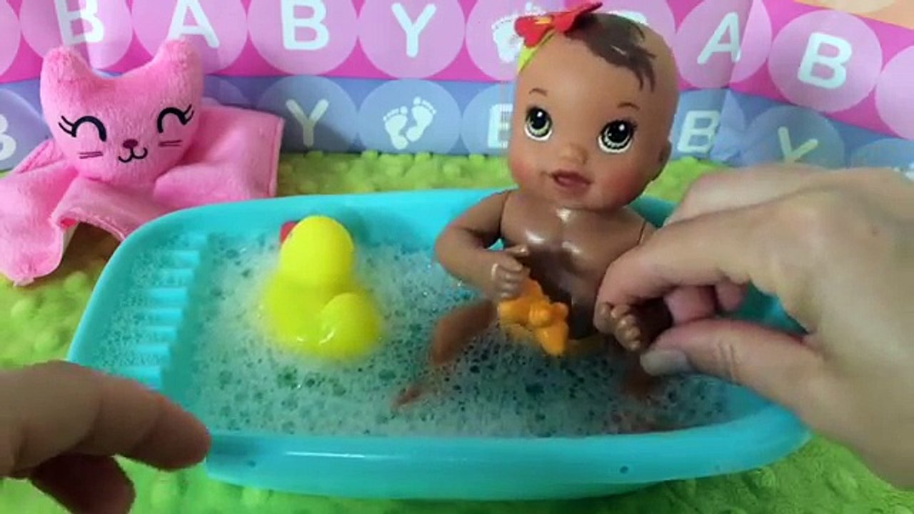 Baby Alive Kicks & Cuddles New Baby! Introduction & Bath Time. Help Us Name Her!