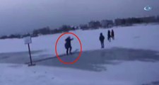 Buz Tutan Nehirde Yürümek İsteyen Kadın, Buzun Kırılmasıyla Suya Gömüldü!