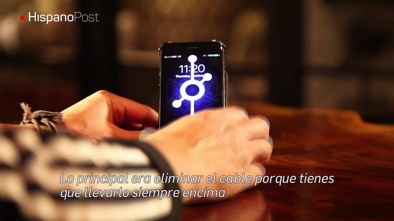 Cineasta revoluciona mercado de Smartphones con un cargador universal