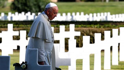Il papa nel giorno dei morti: "Mai più guerre"