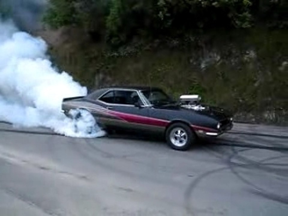 Supercharged camaro burnout (2)