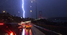 Meteoroloji ve AKOM Art Arda Uyardı! İstanbul'a Gece Saatlerinde Sağanak Yağış Geliyor
