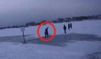 Buz kırıldı kadın suya gömüldü: O anlar kamerada