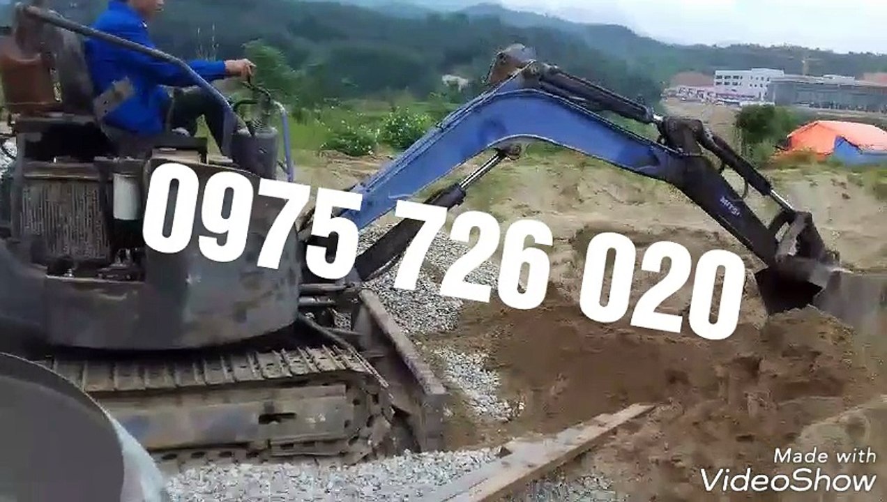 Máy trộn bê tông tự hành 9 bao:  hộp số 5 cấp Cơ chế trộn: Cưỡng bức, hộp số 3 cấp Kiểu cầu di chuyển (tấn): 3,5 tấn Kiểu cầu trộn (tấn): 8 tấn Hệ thống phanh an toàn: Phanh dầu, phanh tay Lốp xe: 6 chiếc - mới 100% Màu sắc: Xanh/Đỏ/Cam/Vàn