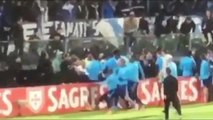 Le craquage de Patrice Evra, qui assène un coup de pied sur un supporters