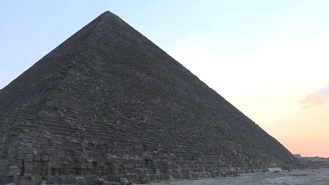 Egypte: découverte d'une cavité dans la pyramide de Khéops