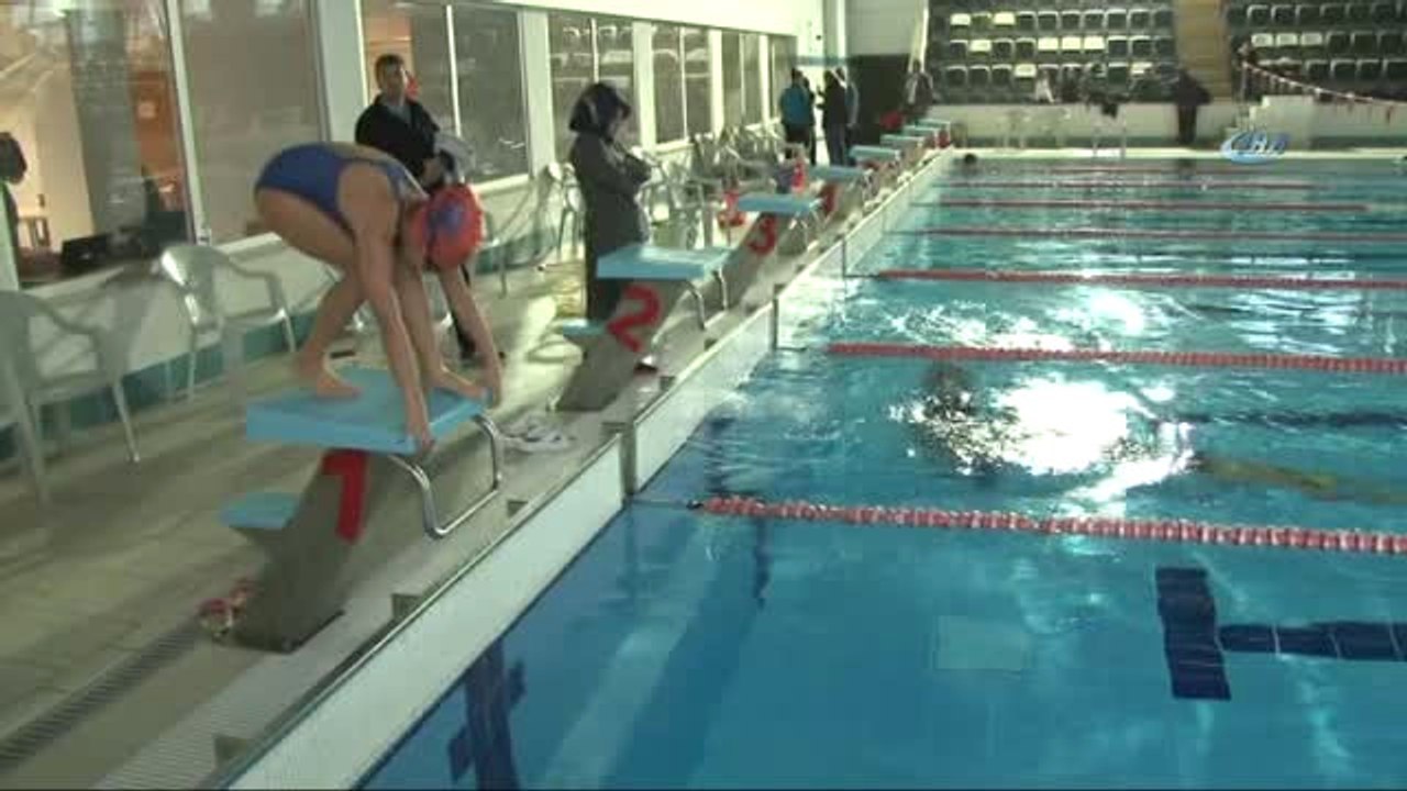 Görme Engelli 9 Yaşındaki Cemre'nin İnanılmaz Başarısı