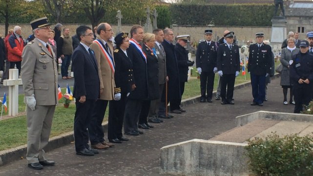 Le Souvenir français rend hommage aux morts pour la