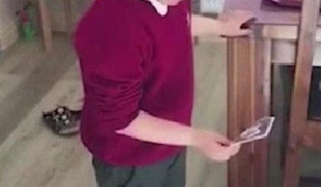 Annesinin hamile olduğunu öğrenen çocuğun tepkisi izleyenleri duygulandırdı