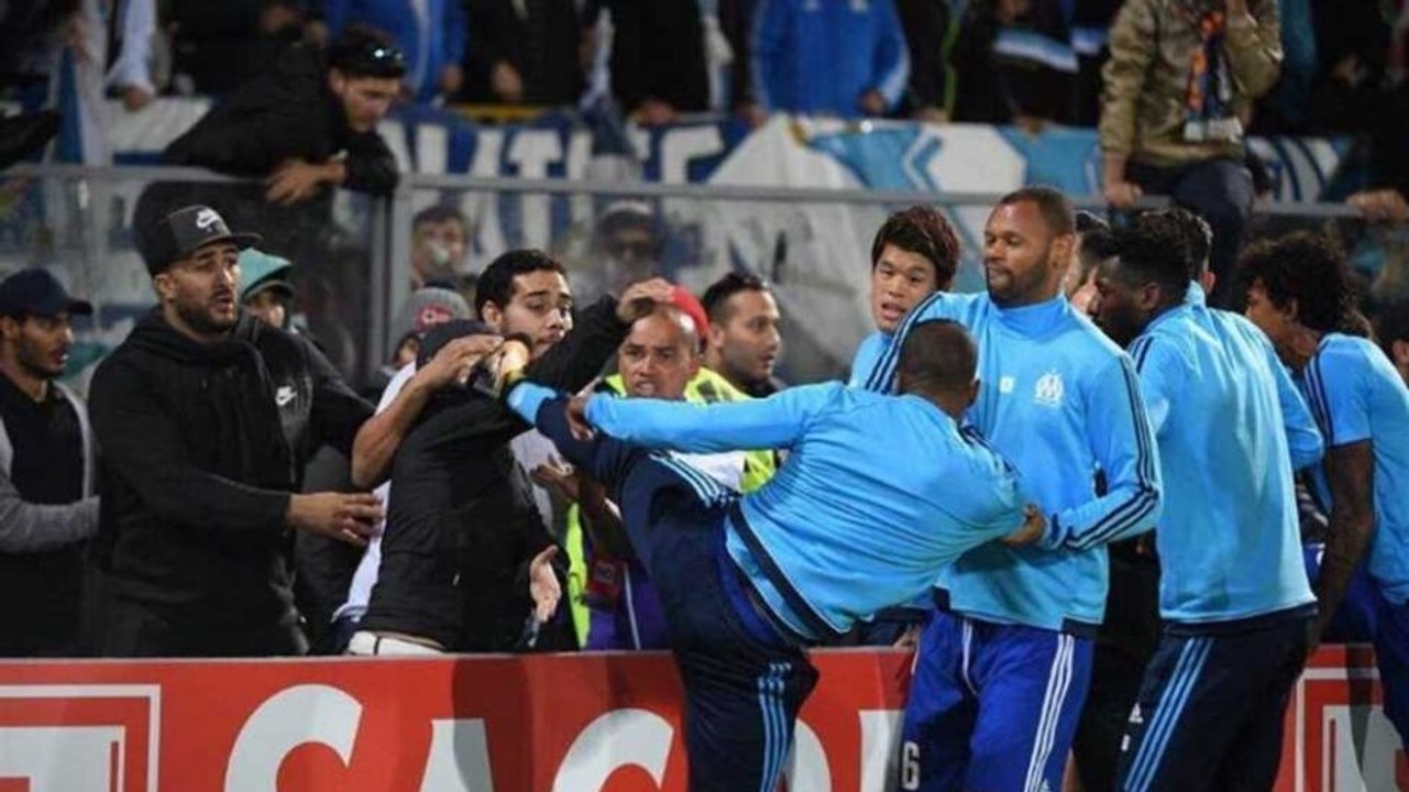 Patrice Evra frappe un supporter de l'OM