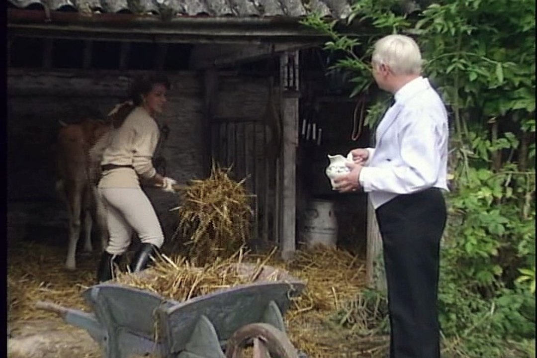 Grace & Favour (Are You Being Served Again) S01E06