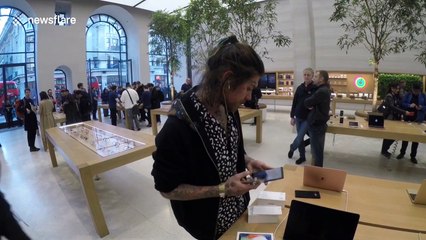 'Hey Siri, how's the weather today?' Marco Pierre White Jr sets up his iPhone X