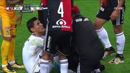 Un gardien de but se fait une blessure impressionnante