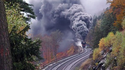 L'énorme nuage de pollution dégagé par 1 train à vapeur...