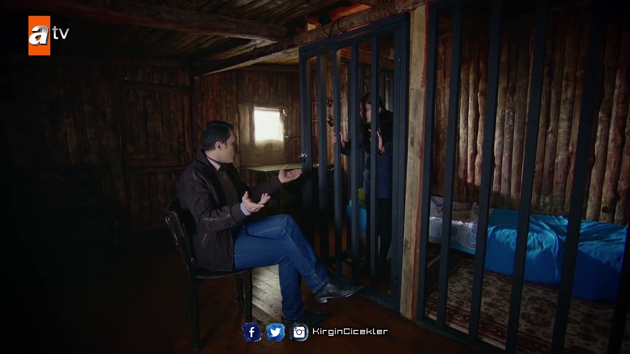 Kırgın Çiçekler 70. Bölüm - Mesude düşkünler evinde!