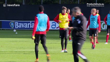 PSV players forced to play with tennis balls in their hands to avoid penalties