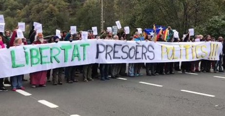 Catalan Independence Supporters Block Border Crossings to France