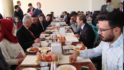 Başbakan Yıldırım, Üniversite Öğrencileriyle Yemek Yedi
