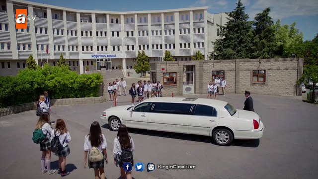 Limuzinde Kırgın Çiçekler’i gören Aleyna ve Defne! - Kırgın Çiçekler 85.Bölüm