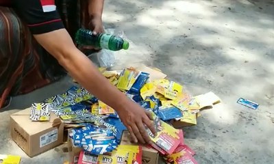 Tolak Pembatasan, Pemilik Konter Bakar Kartu Prabayar