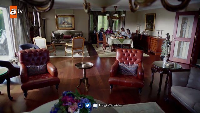 Meral’e ablalık yapan Harika! - Kırgın Çiçekler 87.Bölüm