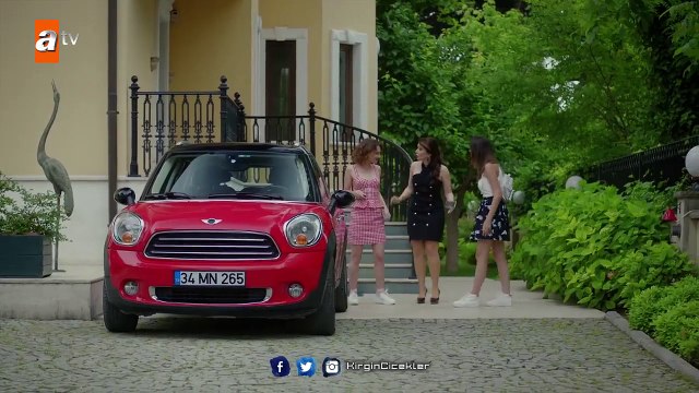 Arabasını Harika’dan kıskanan Meral! - Kırgın Çiçekler 88.Bölüm (Sezon Finali)