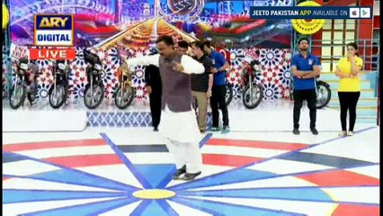 Muje dance karna aata hai , In ko Music Baajna nahi aata