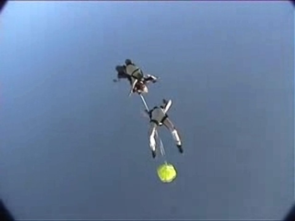 Saut en parachute de Paul.mpg