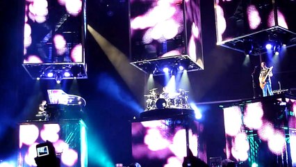 下载视频: Muse - Feeling Good, Bassedean Oval, Perth, WA, Australia  12/19/2010