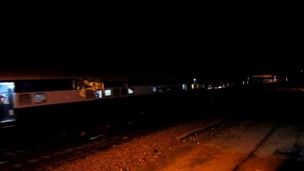 [HD] Bihar Sampark Kranti Express passes Dilkusha Cabin