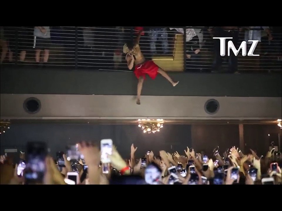 XXXTENTACION GIMME THAT STAGE DIVE CROWN!
