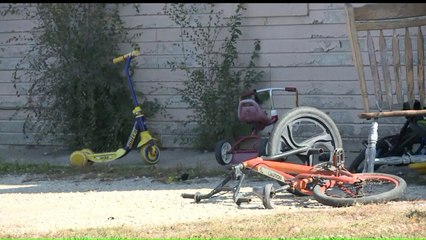 Mom Charged After 2 Young Children Found Naked, Alone Outside in the Cold