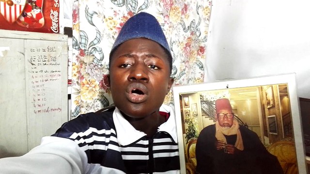 Il Chante Serigne Abdou Aziz a la perfection... REGARDER